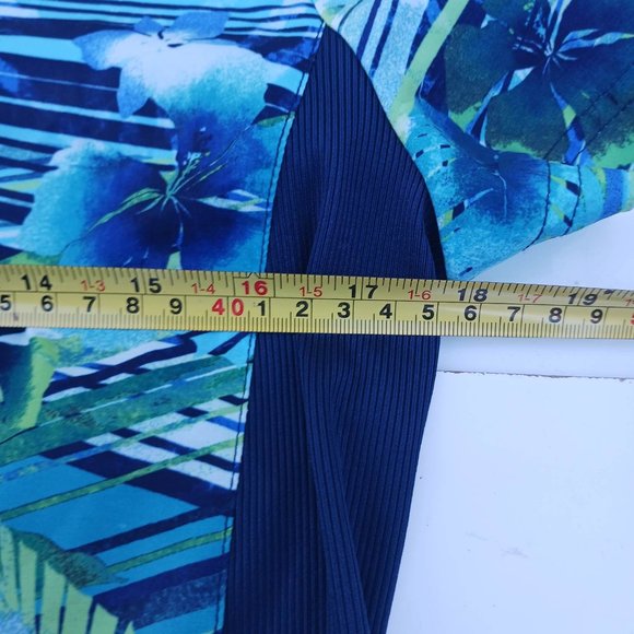 Koi Women's Size S Blue Green Flower V-Neck Shirt - Picture 7 of 7